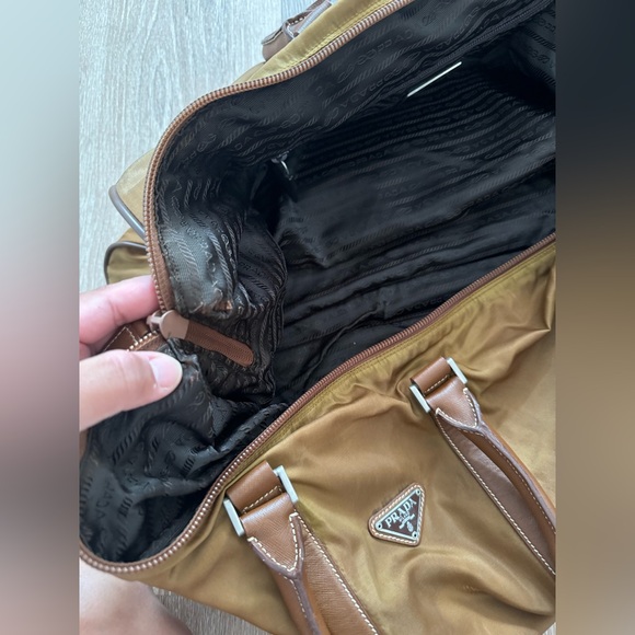 Prada duffle bag - Picture 7 of 12